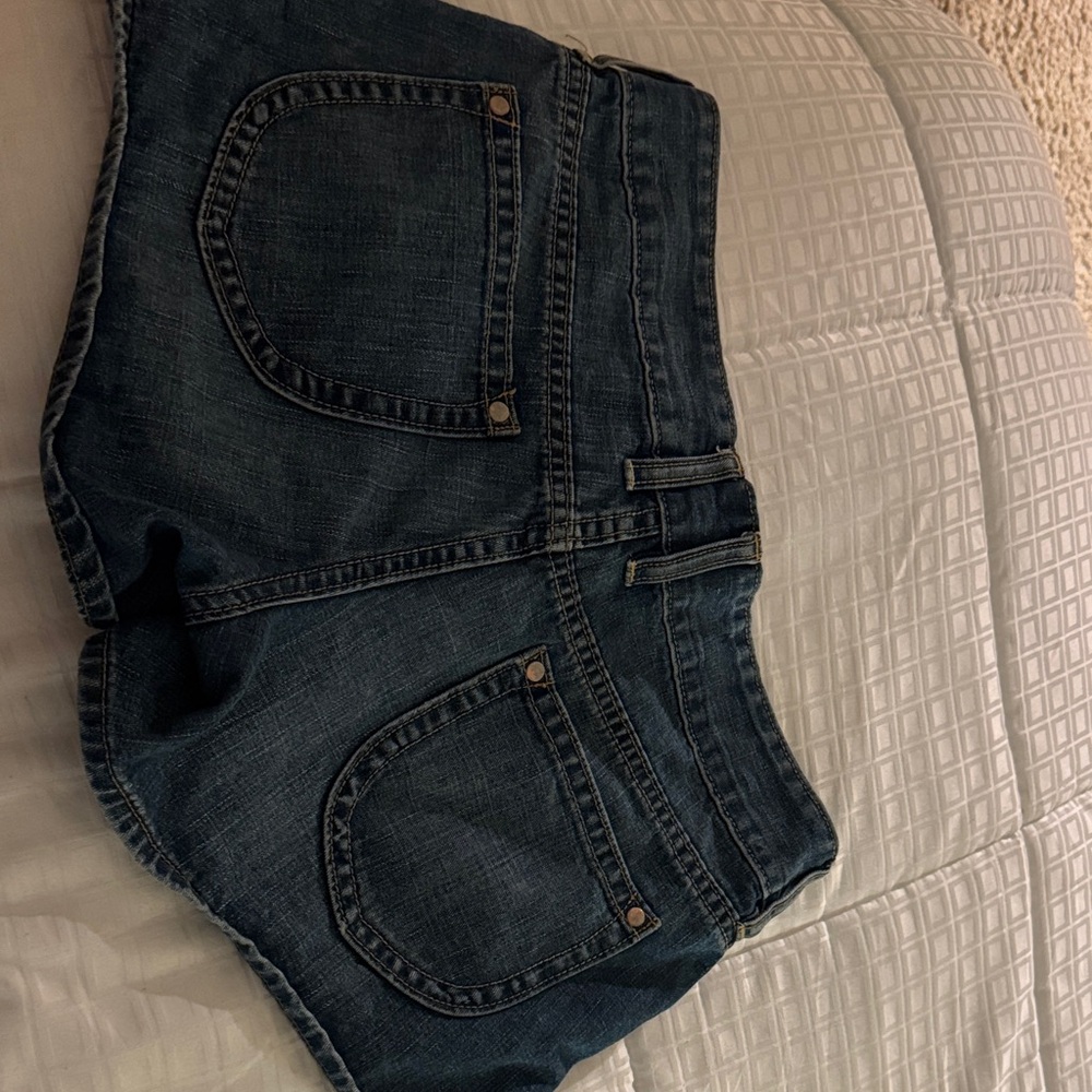 Old Navy Classic Blue Jean Shorts - Picture 3 of 4
